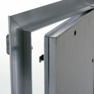   Gipszkartonba szerelhető porálló alumínium szervízajtó - fehér 600 x 600 mm